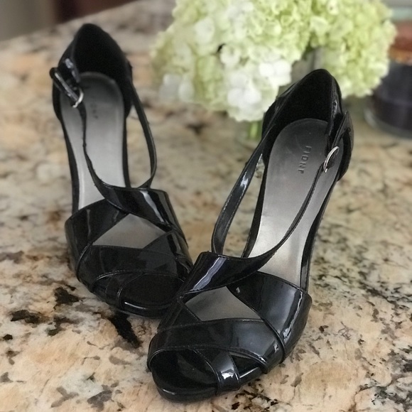FIONI Clothing Shoes - Black Peak Toe Heels